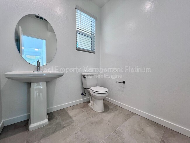 Building Photo - 2903 E Tierra Dr