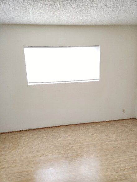 Building Photo - 1093 S Orange Dr