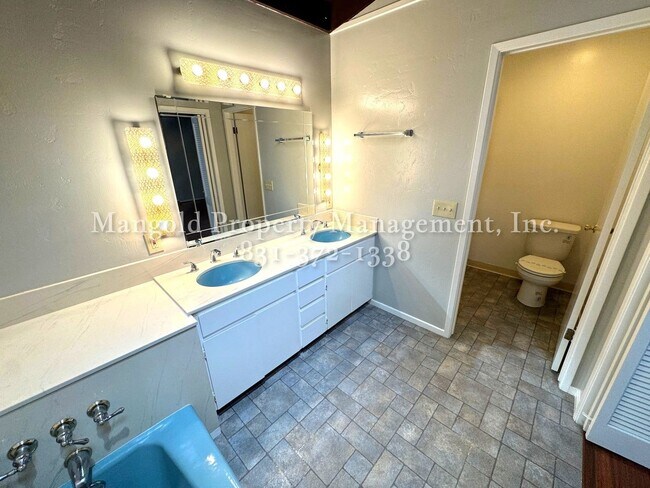 Building Photo - Great Home Located in Monterey Neighborhoo...