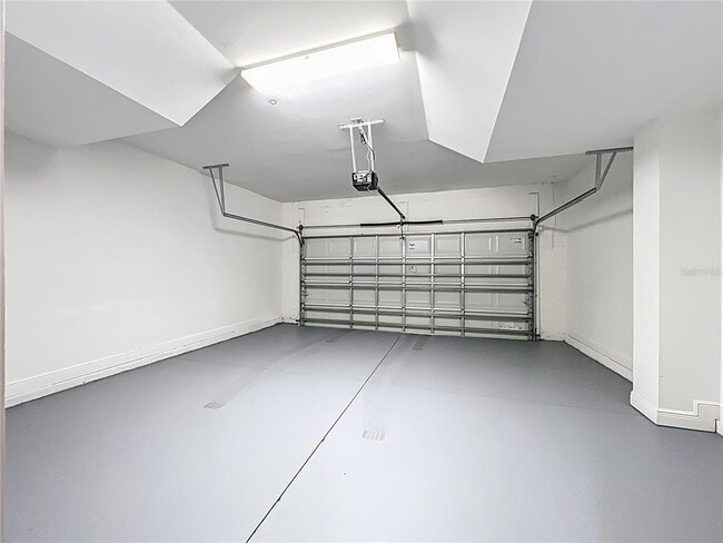 Building Photo - 561 Scotia Pl