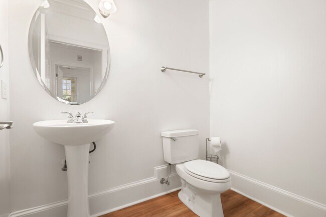 Building Photo - **Application Pending** Freshly Updated 2BR/2BA Condo - Minutes to North Hills