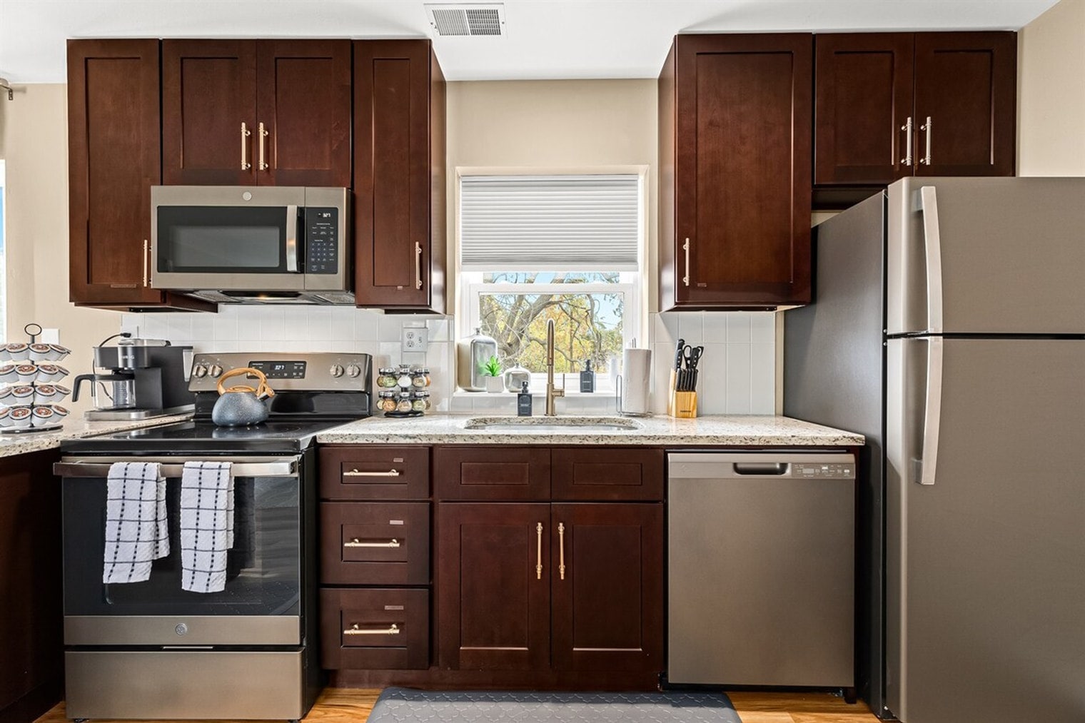 Building Photo - 18377 Sharon Ln