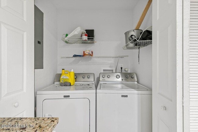 Building Photo - 600 Lemon St