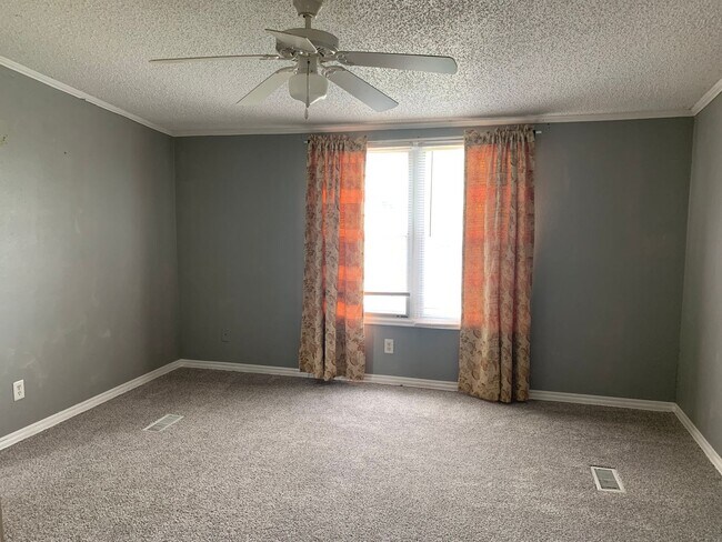 Building Photo - The perfect home is calling, cozy 3 bedroo...