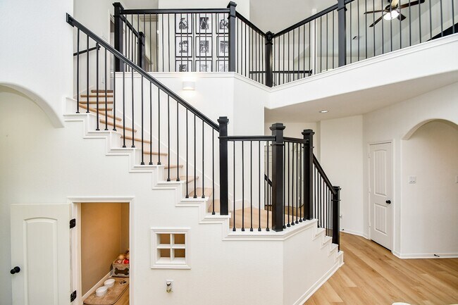 Building Photo - 24119 Via Renata Dr