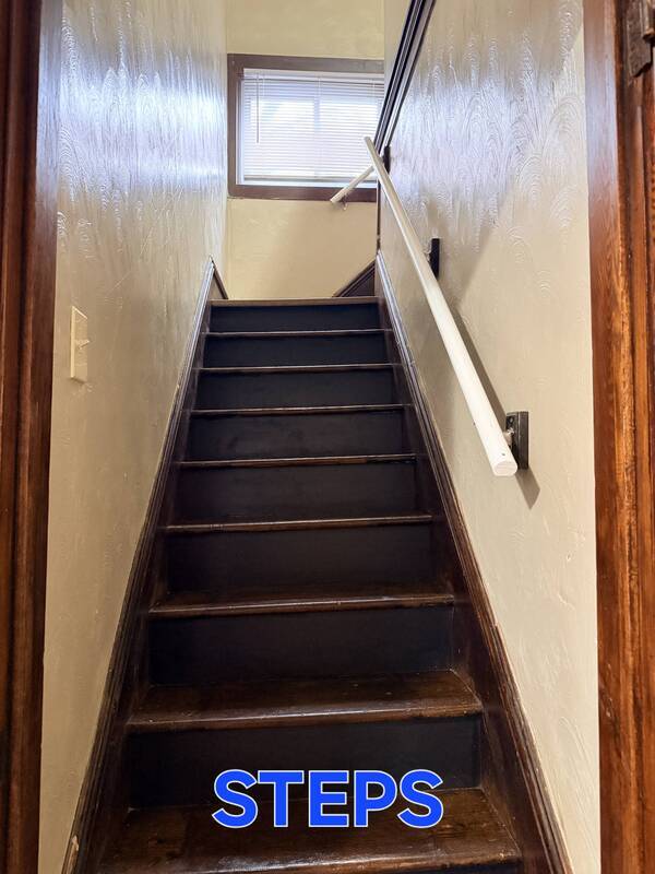 Building Photo - 1023 W 21st St