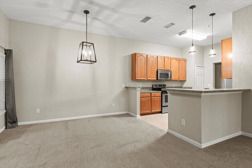 Building Photo - 7043 Deer Lodge Cir