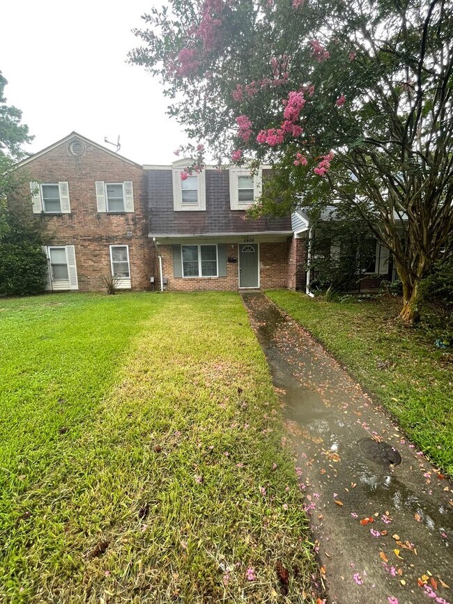 Building Photo - NICE 2 BEDROOM TOWNHOUSE IN LAKE EDWARDS