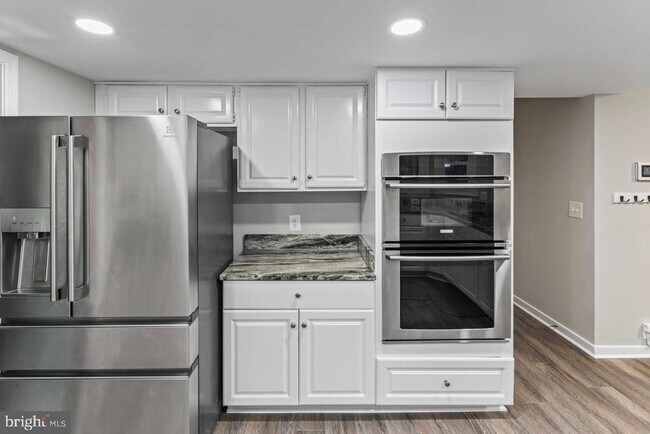 Building Photo - 2320 Harpoon Dr