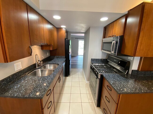 Building Photo - River-front condo