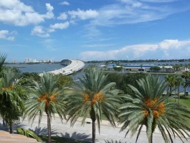 Building Photo - 128 S Beach St