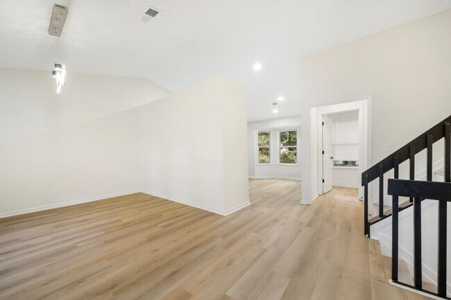 Building Photo - 991 Lisa Kay Dr