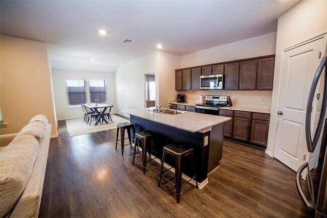 Building Photo - 103 Whirlway Ln