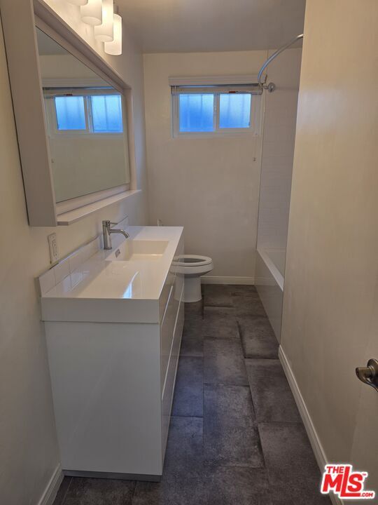 Building Photo - 1833 N Edgemont St