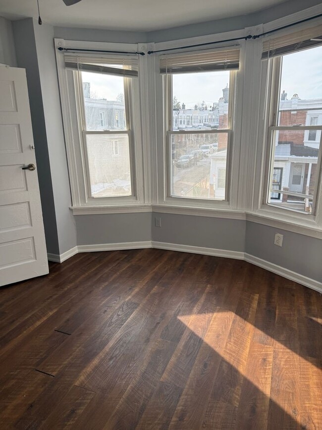 Building Photo - 3 Bedroom Home Steps to LaSalle University