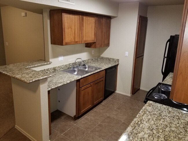 Building Photo - Upgraded West-Flagstaff Condo in the Arbors - 2 Bed, 2 Bath - NO Students & NO Pets! - Avail. NOW!!