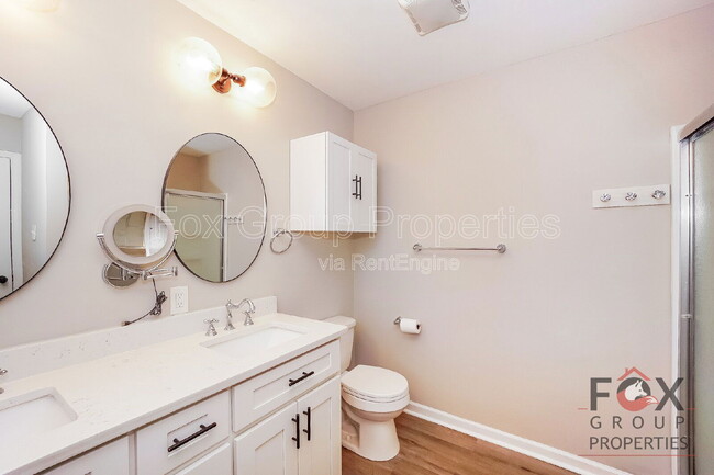 Building Photo - 305 Camelot Dr