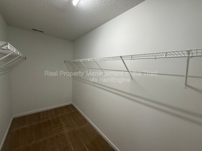 Building Photo - 1124 Highstone Dr