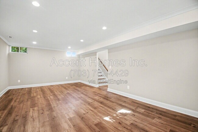 Building Photo - 14 W Caton Ave