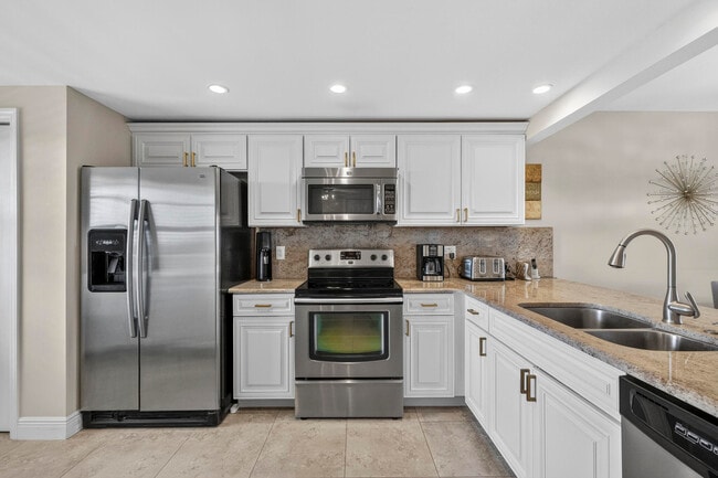 Building Photo - 3499 Oaks Way