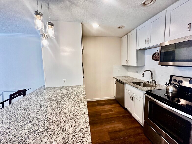 Building Photo - 1815 Robalo Dr