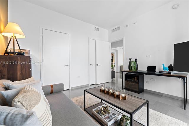 Building Photo - 68 SE 6th St