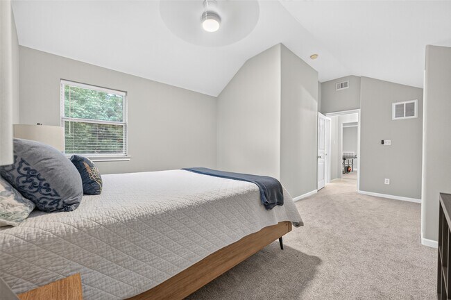 Building Photo - 27 E Shale Creek Cir