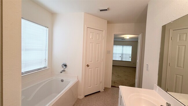 Building Photo - 15627 Haleys Landing Ln