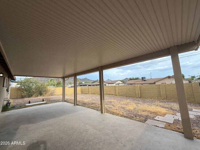 Building Photo - 1207 E Christy Dr