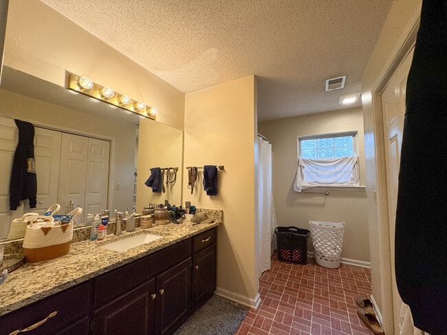 Building Photo - 507 S Kevin Ct