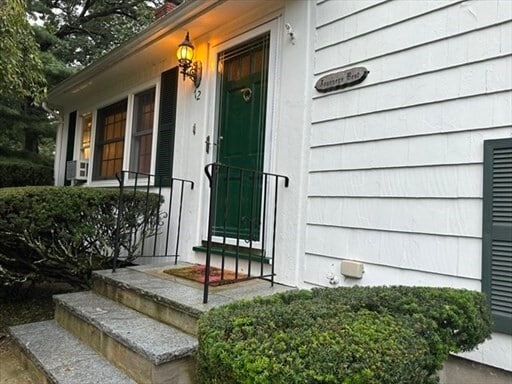 Building Photo - 72 Fellsview Rd