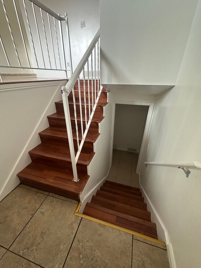 Building Photo - Beautiful 4-Bedroom, 2-Bath Home with Classic Layout and Large Yard