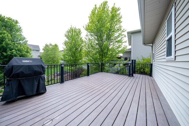 Building Photo - 15515 59th Pl N