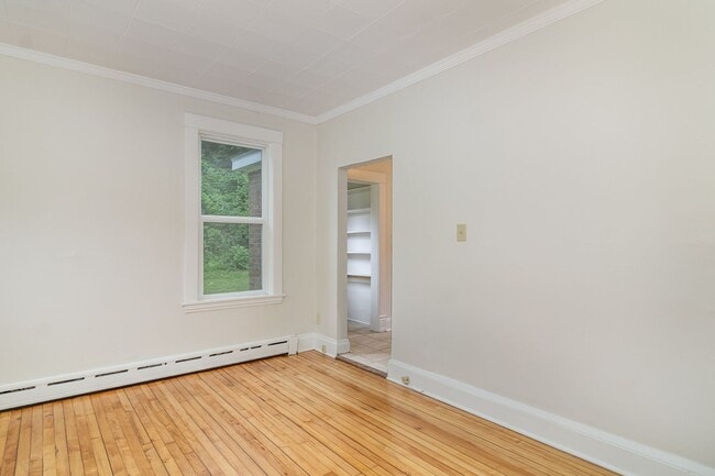 Building Photo - Charming 3 Bedroom | 1 Bathroom
