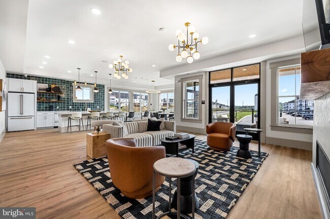 Building Photo - 1010 Admiral Ln