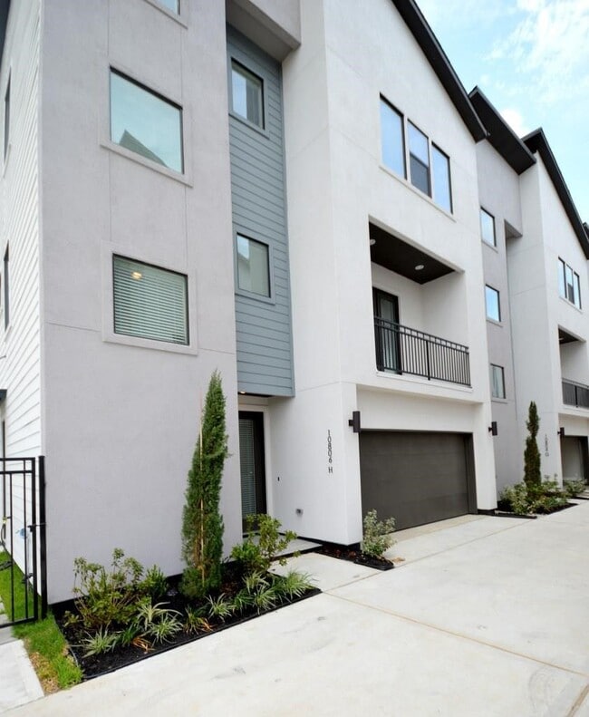 Building Photo - 10806 Warwana Rd