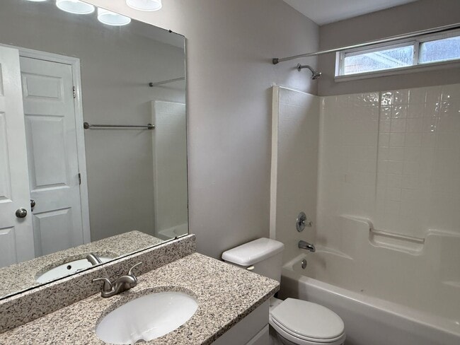 Building Photo - 6617 Cedar Cliff Dr
