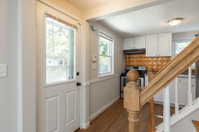 Building Photo - 400 Colonial Dr