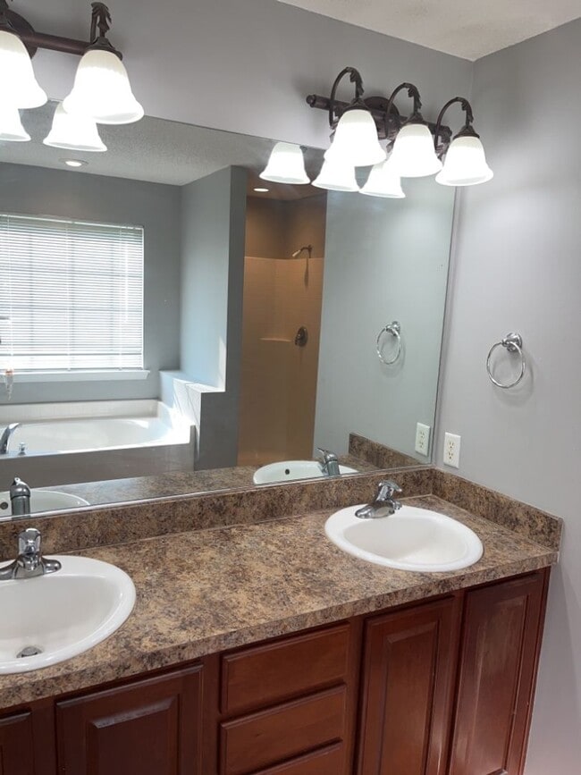 Building Photo - 149 Lancaster Way