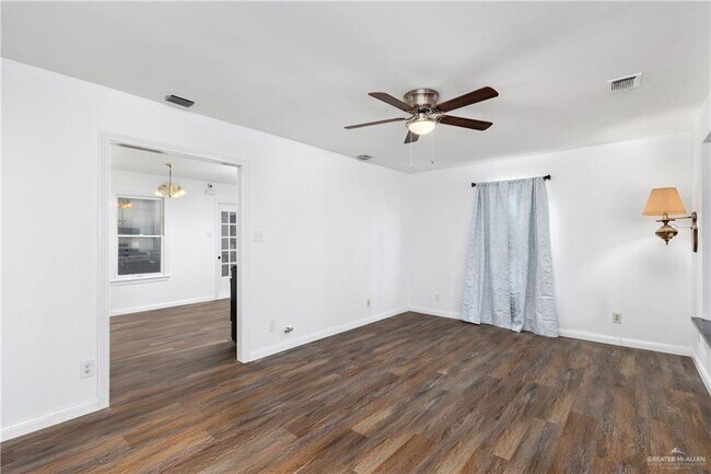 Building Photo - 15 S 6th St