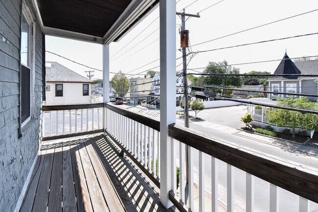 Building Photo - 979 Mineral Spring Ave