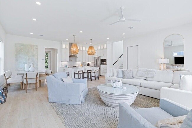 Building Photo - 68 Sarah St