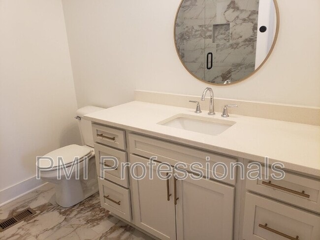 Building Photo - 205 McAuliffe St