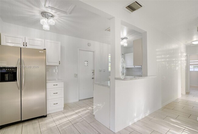 Building Photo - 5401 SW 97th Ct