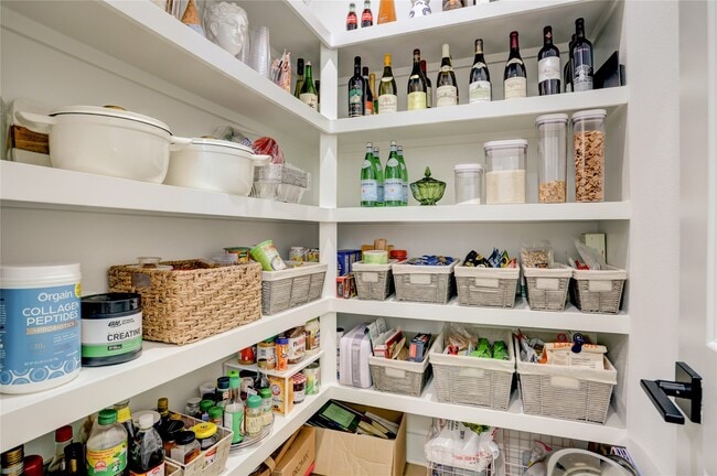 Building Photo - 2013 Cochran St