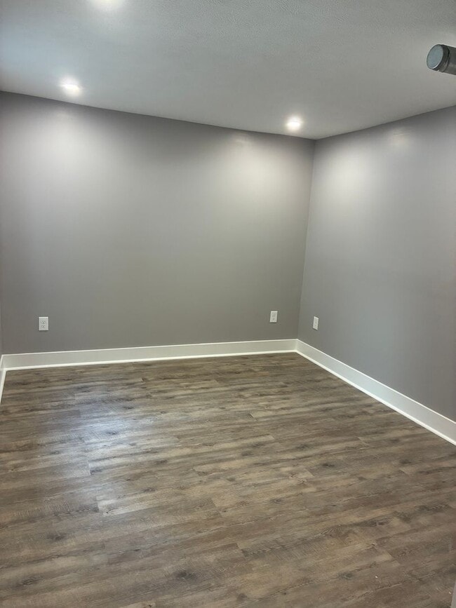 Building Photo - 352-354 Ermine Way