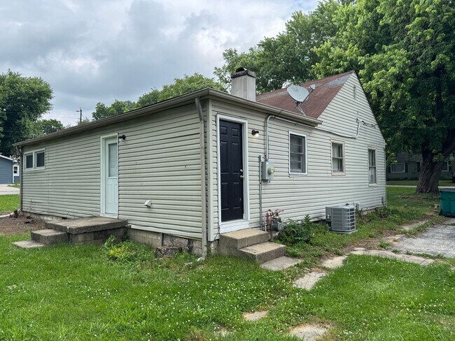Building Photo - Greenwood 3 Bedroom 2 Bath