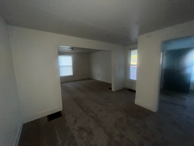 Building Photo - 610 E 3rd St