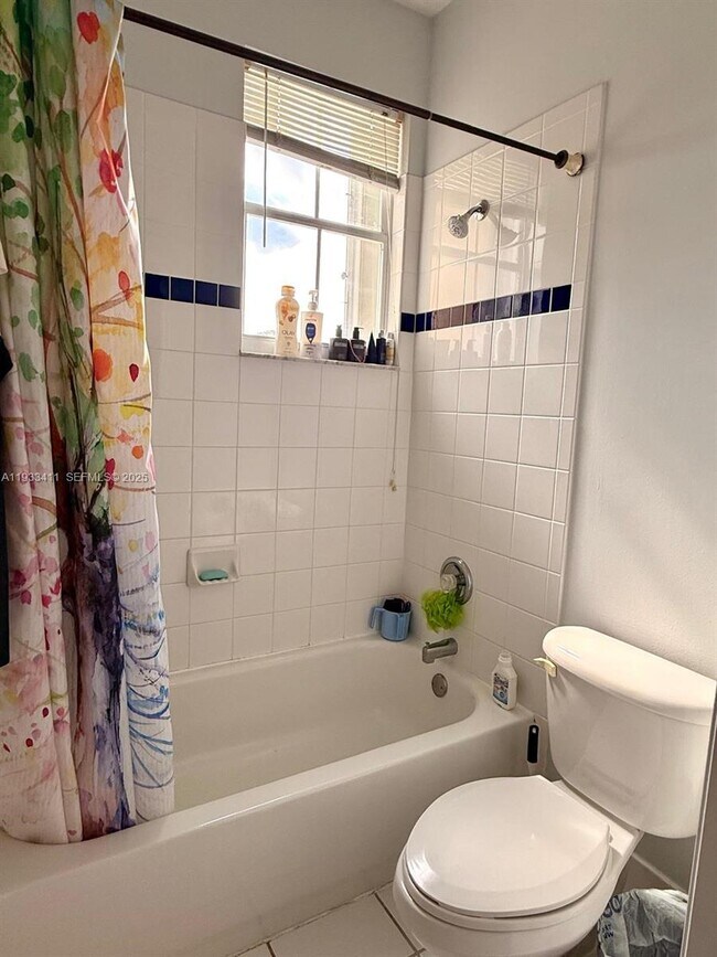 Building Photo - 3729 SW 51st St