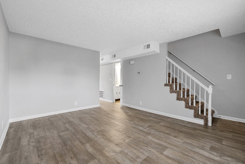 Building Photo - 815 Golf View Pl